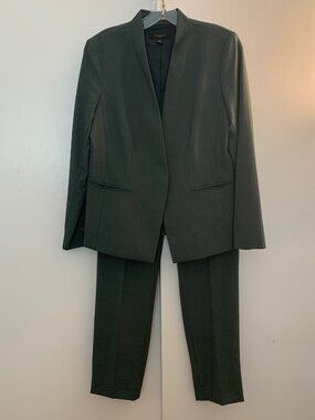 Ann Taylor Pant Suit - 2 piece set  size 6/8